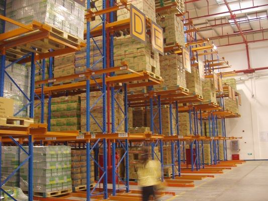 kupować Stalowa powłoka proszkowa wykończona bardzo wąskim systemem regałów korytarzowych produkcja online