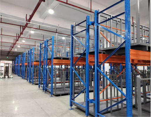 Konfigurowalny system przechowywania rolek materiału z obsługą wózkami widłowymi lub AGV dla średnich i małych przestrzeni magazynowych