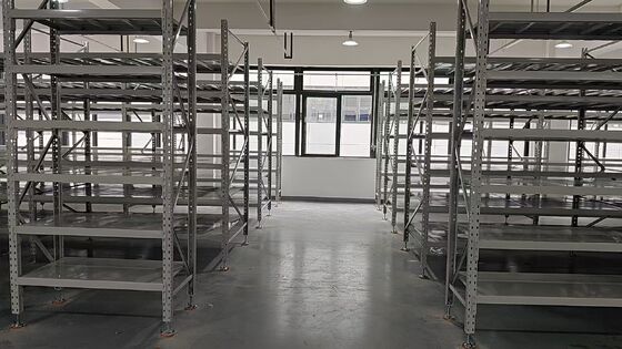 CTU i AMR zintegrowane półki średniego użytku Inteligentna infrastruktura magazynowa do automatycznego wypełniania